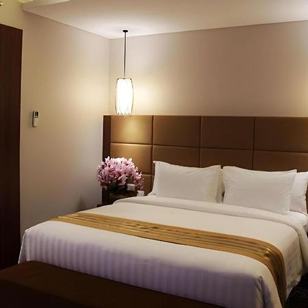 Atrium Premiere Cilacap Luaran gambar