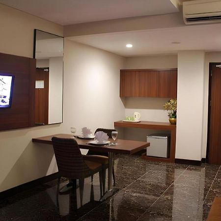 Atrium Premiere Cilacap Luaran gambar
