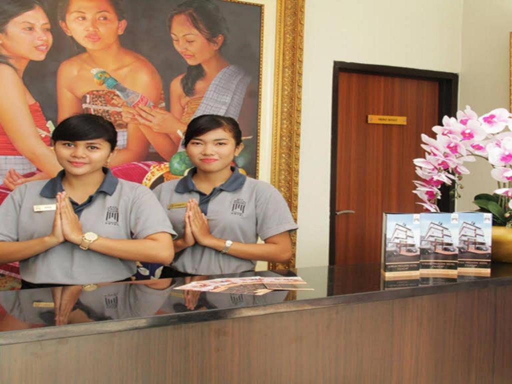 Atrium Premiere Cilacap Luaran gambar
