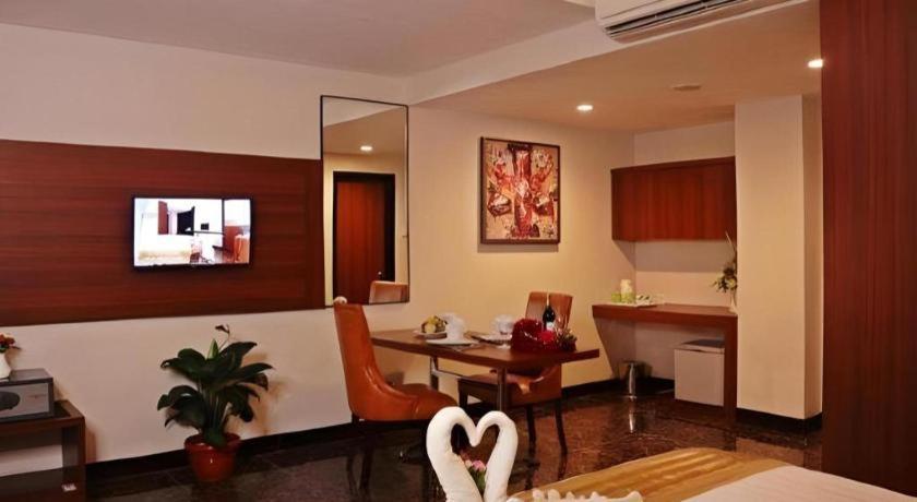 Atrium Premiere Cilacap Luaran gambar