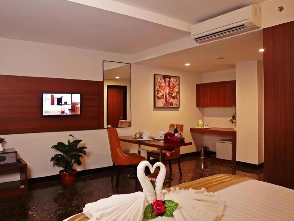 Atrium Premiere Cilacap Luaran gambar