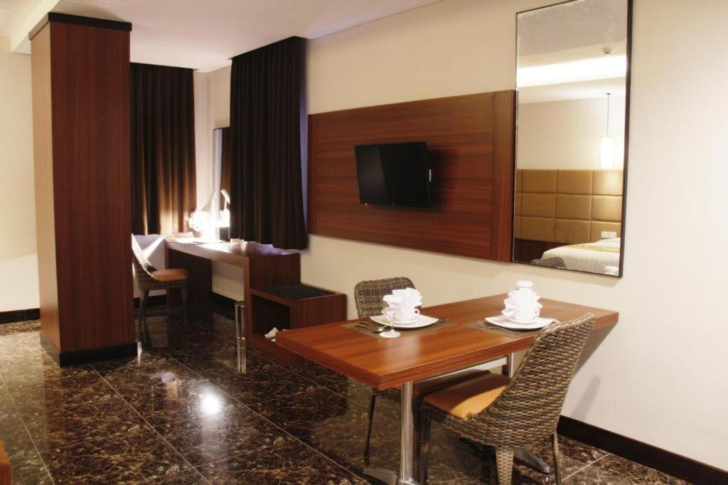 Atrium Premiere Cilacap Luaran gambar