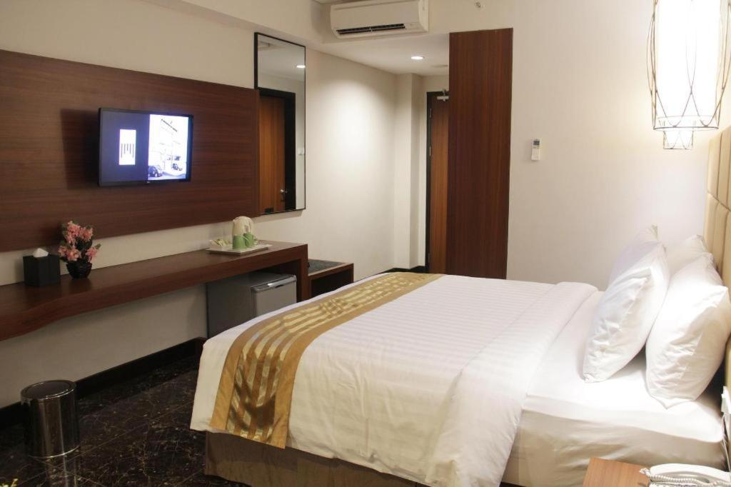 Atrium Premiere Cilacap Luaran gambar