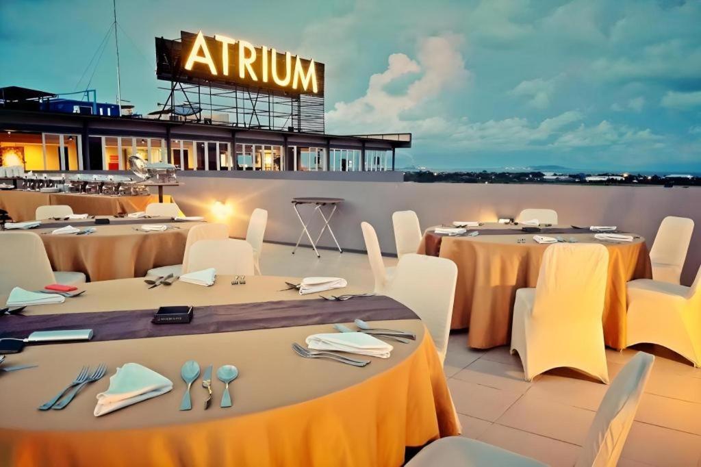 Atrium Premiere Cilacap Luaran gambar