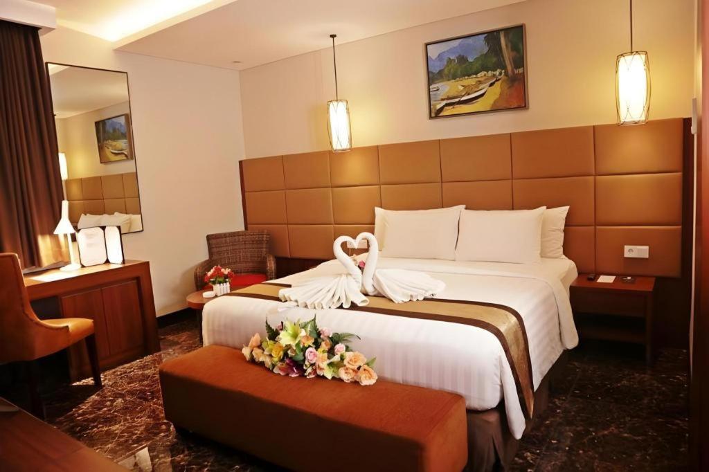 Atrium Premiere Cilacap Luaran gambar