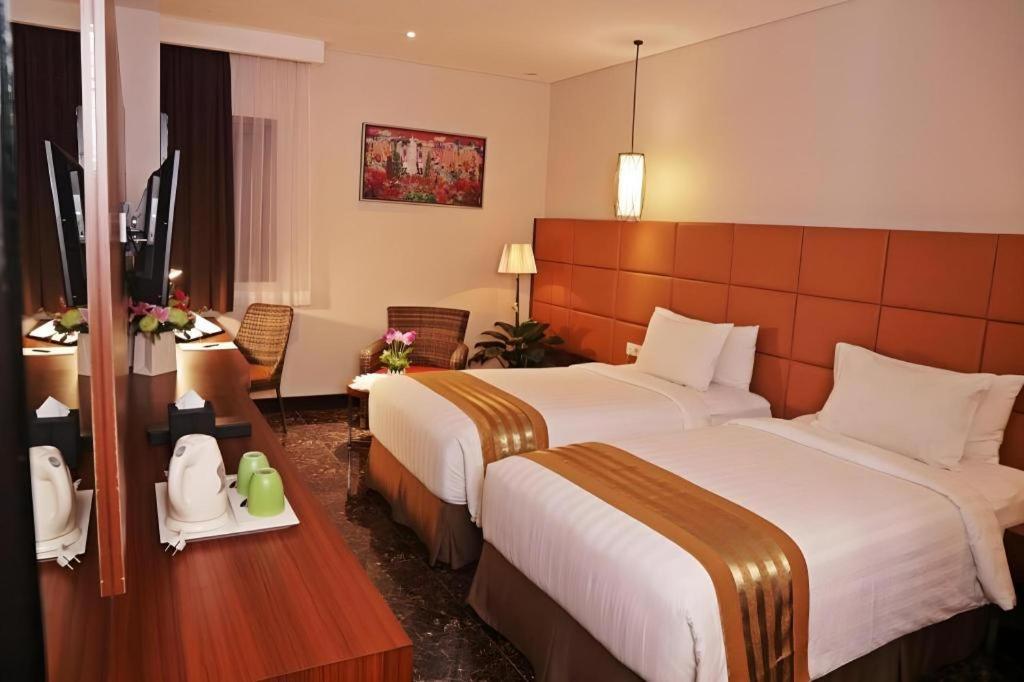 Atrium Premiere Cilacap Luaran gambar