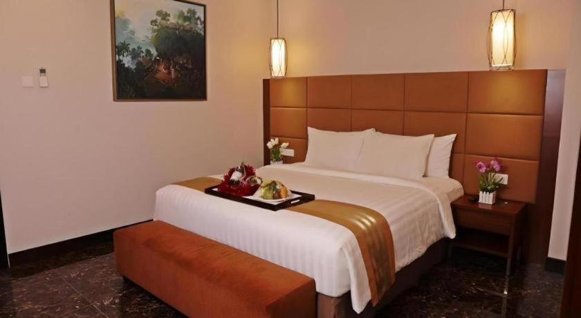 Atrium Premiere Cilacap Luaran gambar
