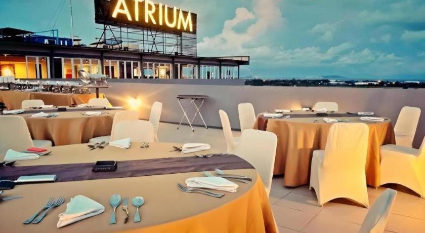 Atrium Premiere Cilacap Luaran gambar