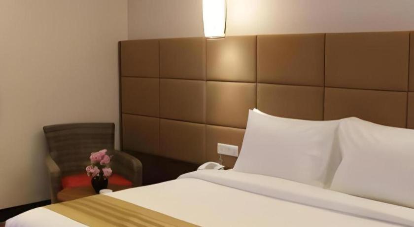Atrium Premiere Cilacap Luaran gambar
