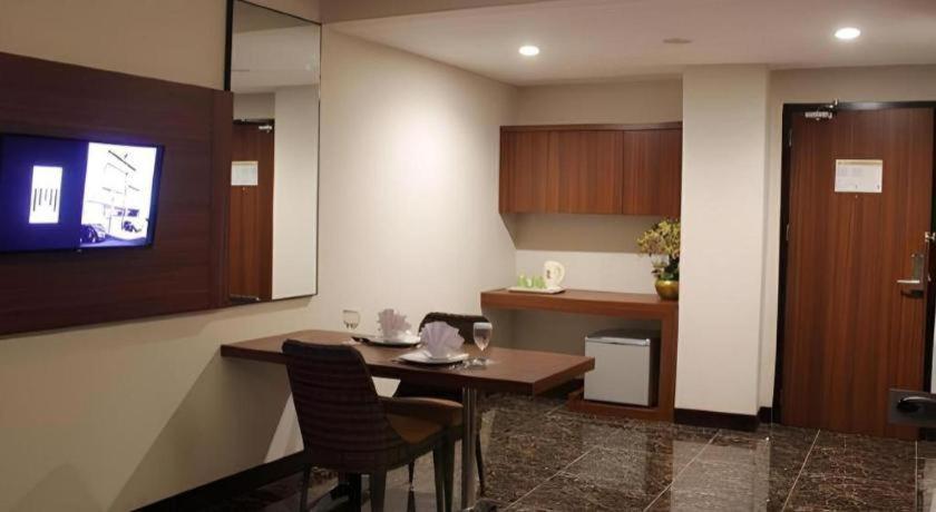 Atrium Premiere Cilacap Luaran gambar