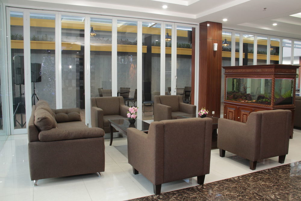 Atrium Premiere Cilacap Luaran gambar