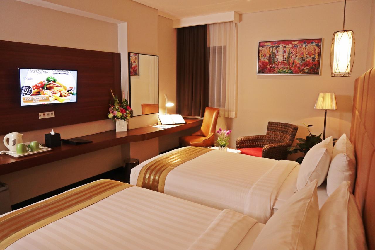 Atrium Premiere Cilacap Luaran gambar
