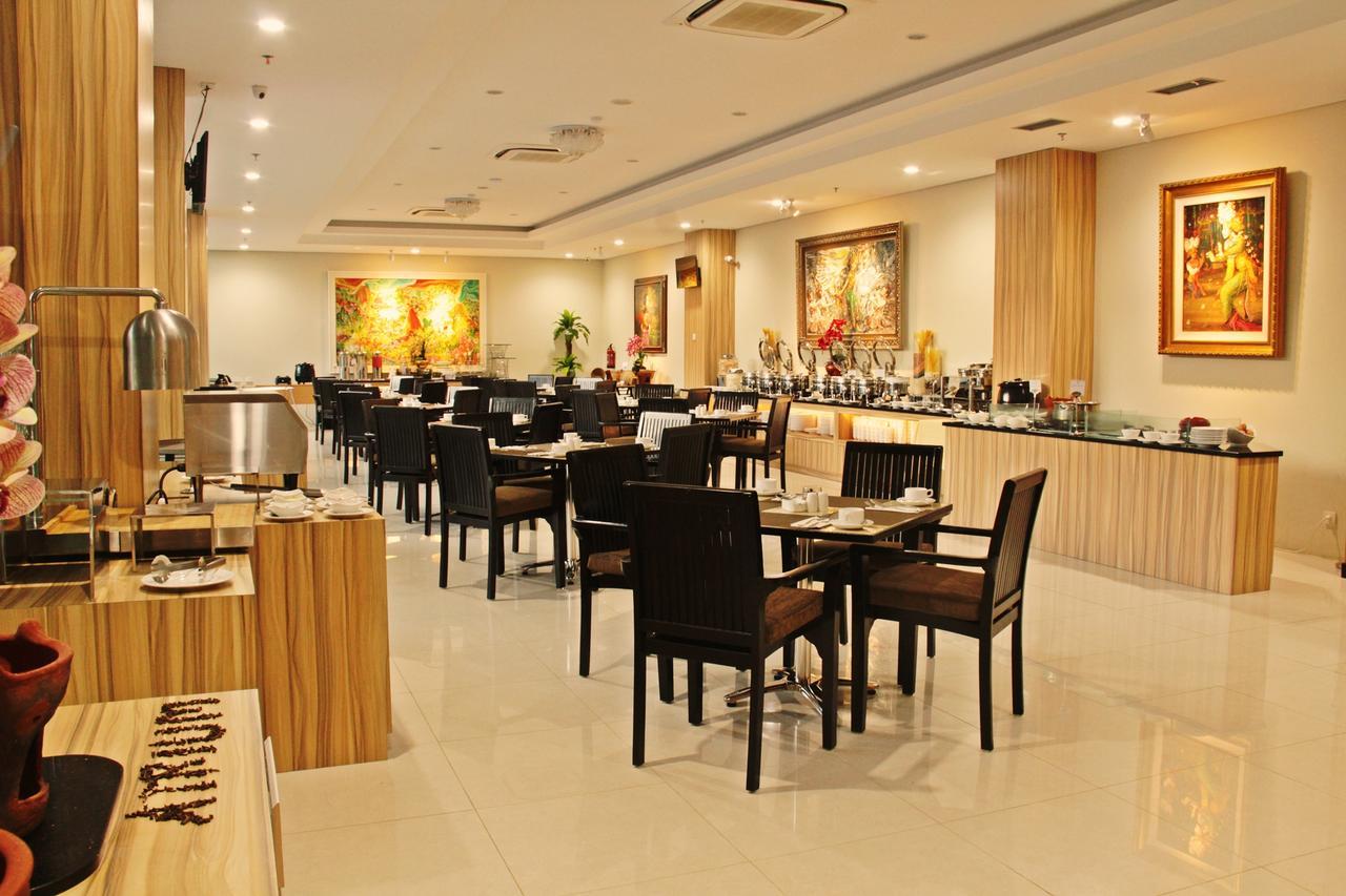 Atrium Premiere Cilacap Luaran gambar