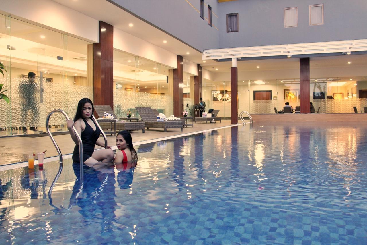 Atrium Premiere Cilacap Luaran gambar