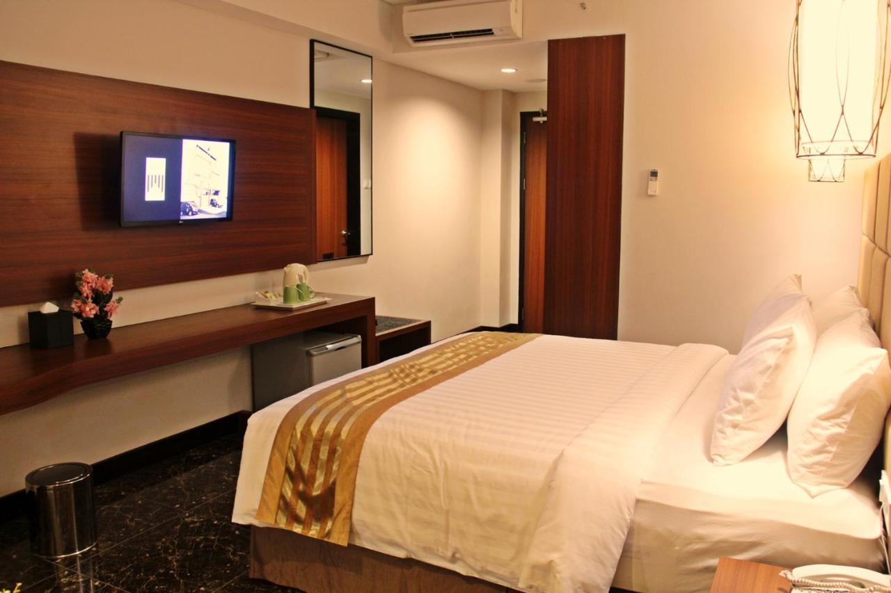 Atrium Premiere Cilacap Luaran gambar